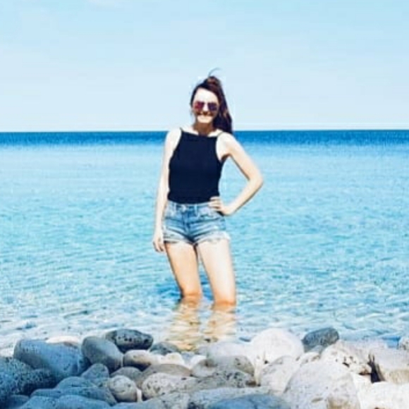 Meet your Posher, Courtney - Picture 2 of 6